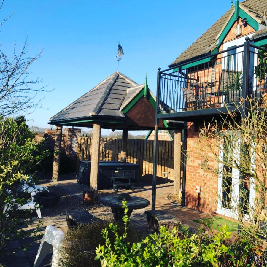 Lincoln Holiday Retreat Lodge With Private Hot Tub Exterior photo